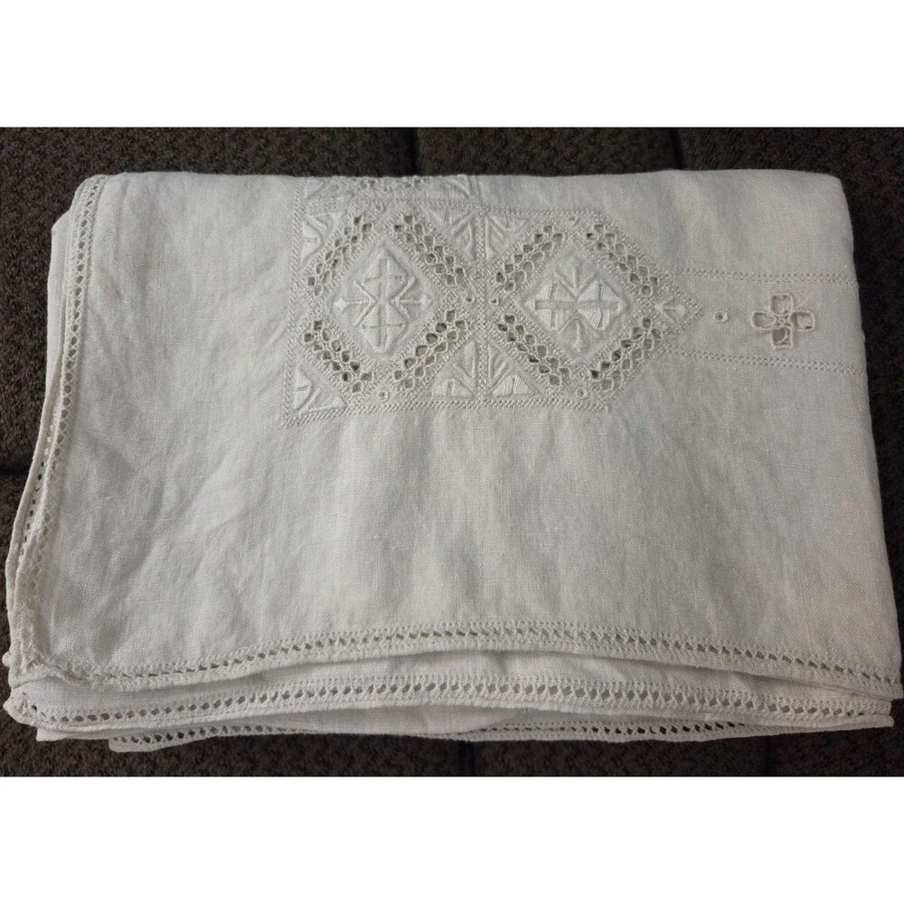 Vtg Cut Work Pull Work Finely Embroidered Linen Tablecloth Apprx 108 x 55